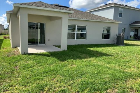 House in Davenport, Florida 3 bedrooms, 141.21 sq.m. № 2222275 - photo 26