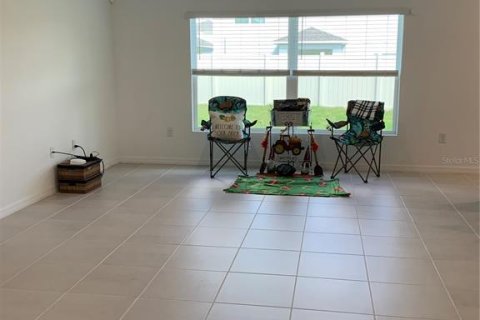 House in Davenport, Florida 3 bedrooms, 141.21 sq.m. № 2222275 - photo 4