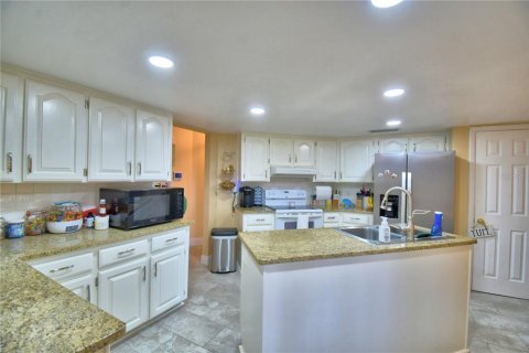 House in Lakeland, Florida 4 bedrooms, 171.96 sq.m. № 1757581 - photo 18