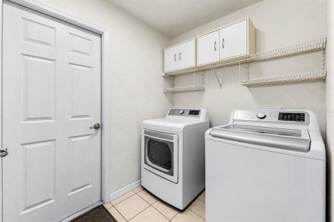 Villa ou maison à vendre à Cape Coral, Floride: 4 chambres, 207.82 m2 № 2433682 - photo 21