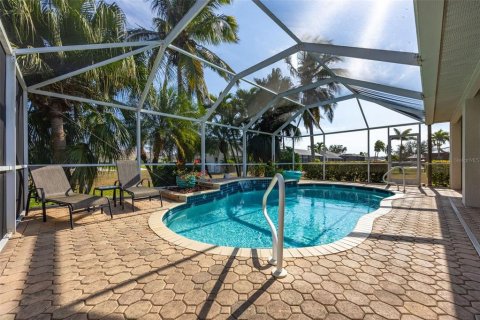 Villa ou maison à vendre à Cape Coral, Floride: 4 chambres, 207.82 m2 № 2433682 - photo 24