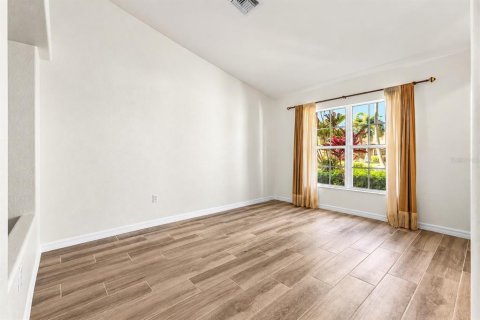 Villa ou maison à vendre à Cape Coral, Floride: 4 chambres, 207.82 m2 № 2433682 - photo 6