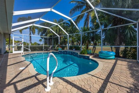 Villa ou maison à vendre à Cape Coral, Floride: 4 chambres, 207.82 m2 № 2433682 - photo 2