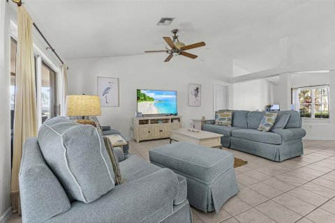 Villa ou maison à vendre à Cape Coral, Floride: 4 chambres, 207.82 m2 № 2433682 - photo 12