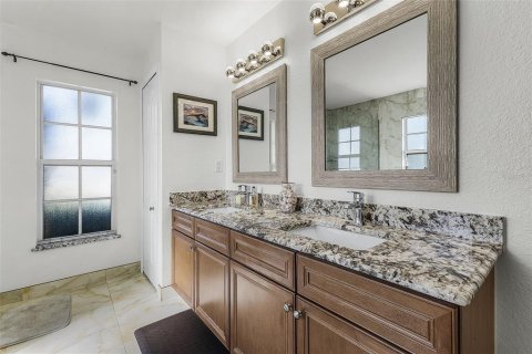 Villa ou maison à vendre à Cape Coral, Floride: 4 chambres, 207.82 m2 № 2433682 - photo 15