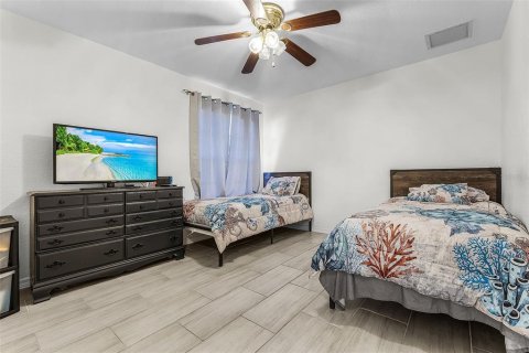 Villa ou maison à vendre à Cape Coral, Floride: 4 chambres, 207.82 m2 № 2433682 - photo 16