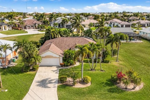 Villa ou maison à vendre à Cape Coral, Floride: 4 chambres, 207.82 m2 № 2433682 - photo 29
