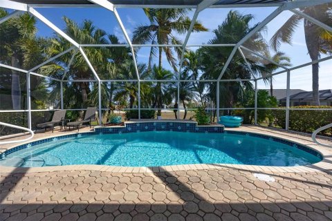 Villa ou maison à vendre à Cape Coral, Floride: 4 chambres, 207.82 m2 № 2433682 - photo 22