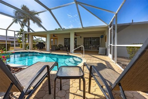 Villa ou maison à vendre à Cape Coral, Floride: 4 chambres, 207.82 m2 № 2433682 - photo 26