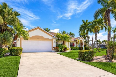Villa ou maison à Cape Coral, Floride 4 chambres, 207.82 m2 № 2433682