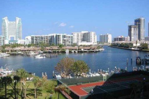 Copropriété à louer à Hallandale Beach, Floride: 2 chambres, 118.91 m2 № 1929212 - photo 27
