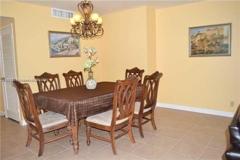 Copropriété à louer à Hallandale Beach, Floride: 2 chambres, 118.91 m2 № 1929212 - photo 6