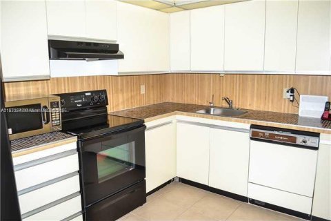 Copropriété à louer à Hallandale Beach, Floride: 2 chambres, 118.91 m2 № 1929212 - photo 7