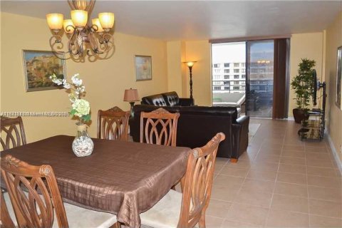 Copropriété à louer à Hallandale Beach, Floride: 2 chambres, 118.91 m2 № 1929212 - photo 5