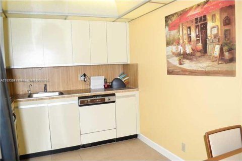 Copropriété à louer à Hallandale Beach, Floride: 2 chambres, 118.91 m2 № 1929212 - photo 8