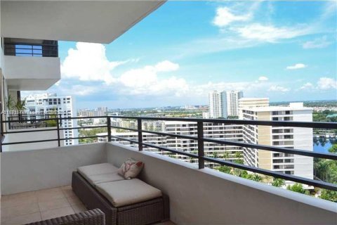 Copropriété à louer à Hallandale Beach, Floride: 2 chambres, 118.91 m2 № 1929212 - photo 2