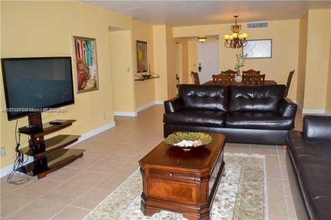 Copropriété à louer à Hallandale Beach, Floride: 2 chambres, 118.91 m2 № 1929212 - photo 4