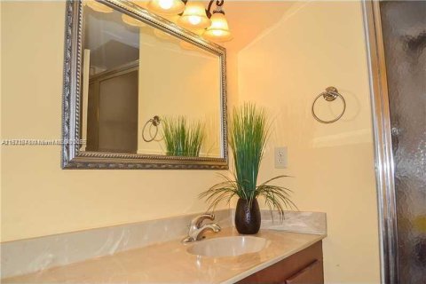 Copropriété à louer à Hallandale Beach, Floride: 2 chambres, 118.91 m2 № 1929212 - photo 14