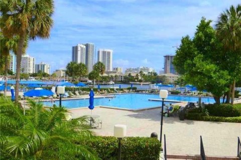 Copropriété à louer à Hallandale Beach, Floride: 2 chambres, 118.91 m2 № 1929212 - photo 30