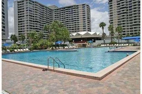 Copropriété à louer à Hallandale Beach, Floride: 2 chambres, 118.91 m2 № 1929212 - photo 29