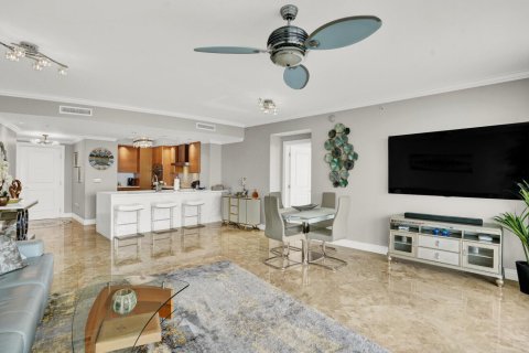 Condo in Pompano Beach, Florida, 2 bedrooms  № 2359558 - photo 2