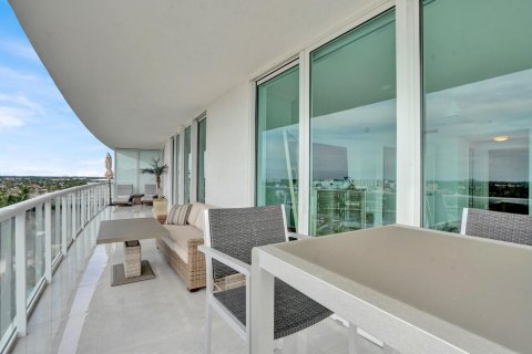Condo in Pompano Beach, Florida, 2 bedrooms  № 2359558 - photo 21