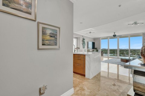 Condo in Pompano Beach, Florida, 2 bedrooms  № 2359558 - photo 28