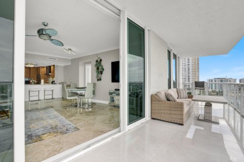 Condo in Pompano Beach, Florida, 2 bedrooms  № 2359558 - photo 24