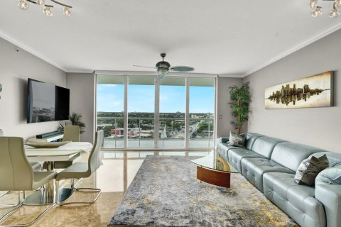 Condo in Pompano Beach, Florida, 2 bedrooms  № 2359558 - photo 4