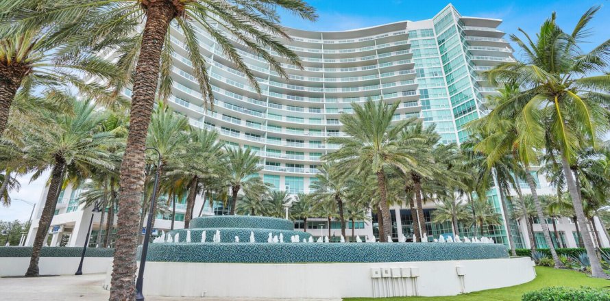 Condo in Pompano Beach, Florida, 2 bedrooms  № 2359558