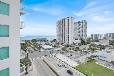 Condo in Pompano Beach, Florida, 2 bedrooms  № 2359558 - photo 19
