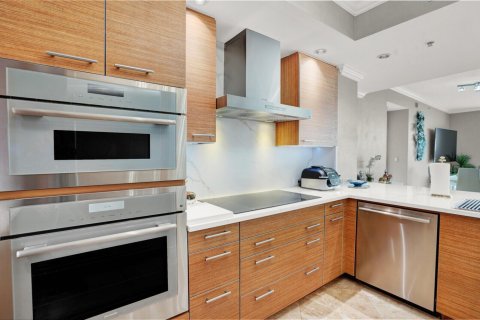 Condo in Pompano Beach, Florida, 2 bedrooms  № 2359558 - photo 8