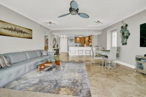 Condo in Pompano Beach, Florida, 2 bedrooms  № 2359558 - photo 12
