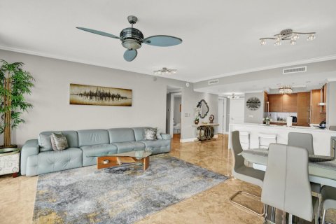 Condo in Pompano Beach, Florida, 2 bedrooms  № 2359558 - photo 3