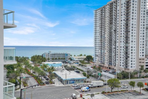 Condo in Pompano Beach, Florida, 2 bedrooms  № 2359558 - photo 20