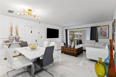 Condominio en Margate, Florida, 2 dormitorios  № 1998823