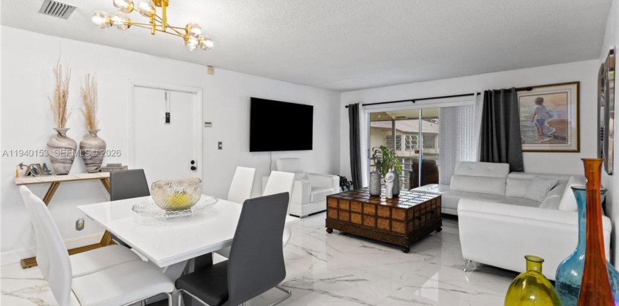 Condominio en Margate, Florida, 2 dormitorios  № 1998823