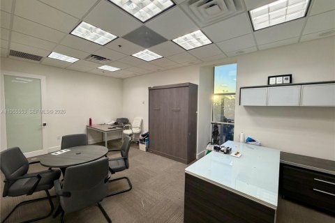 Купить коммерческую недвижимость в Майами, Флорида № 2010124 - фото 8