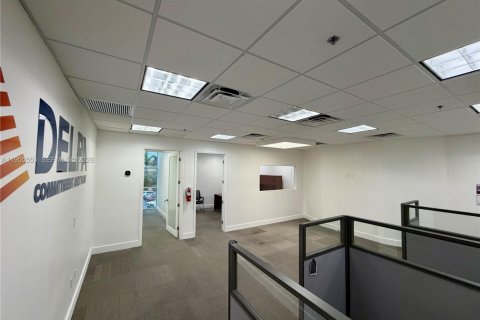 Купить коммерческую недвижимость в Майами, Флорида № 2010124 - фото 11