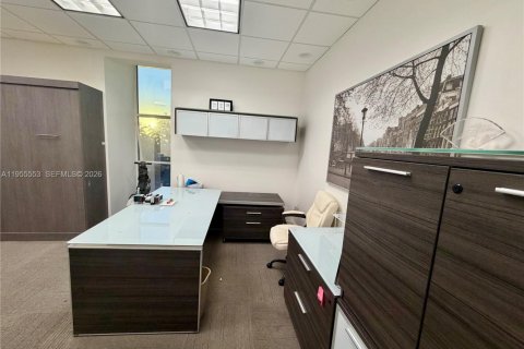 Купить коммерческую недвижимость в Майами, Флорида № 2010124 - фото 15