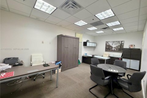 Купить коммерческую недвижимость в Майами, Флорида № 2010124 - фото 7