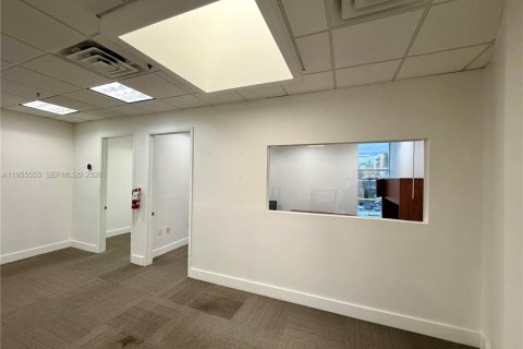 Купить коммерческую недвижимость в Майами, Флорида № 2010124 - фото 12