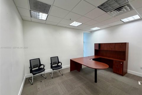 Купить коммерческую недвижимость в Майами, Флорида № 2010124 - фото 13