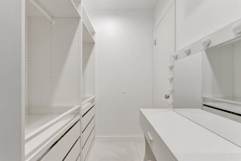 Condo in Pompano Beach, Florida, 2 bedrooms № 2245179 - photo 13
