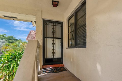 Condo in Pompano Beach, Florida, 2 bedrooms № 2245179 - photo 30