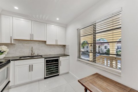 Condo in Pompano Beach, Florida, 2 bedrooms № 2245179 - photo 8