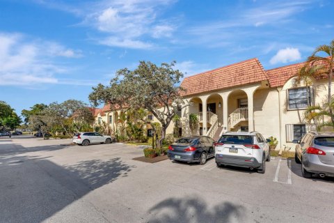 Condo in Pompano Beach, Florida, 2 bedrooms № 2245179 - photo 28