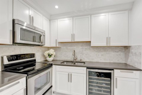 Condo in Pompano Beach, Florida, 2 bedrooms № 2245179 - photo 6