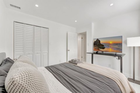 Condo in Pompano Beach, Florida, 2 bedrooms № 2245179 - photo 14