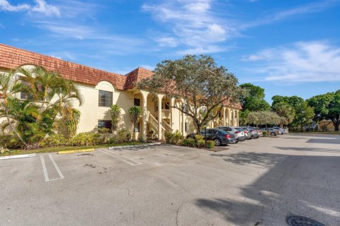 Condo in Pompano Beach, Florida, 2 bedrooms № 2245179 - photo 26